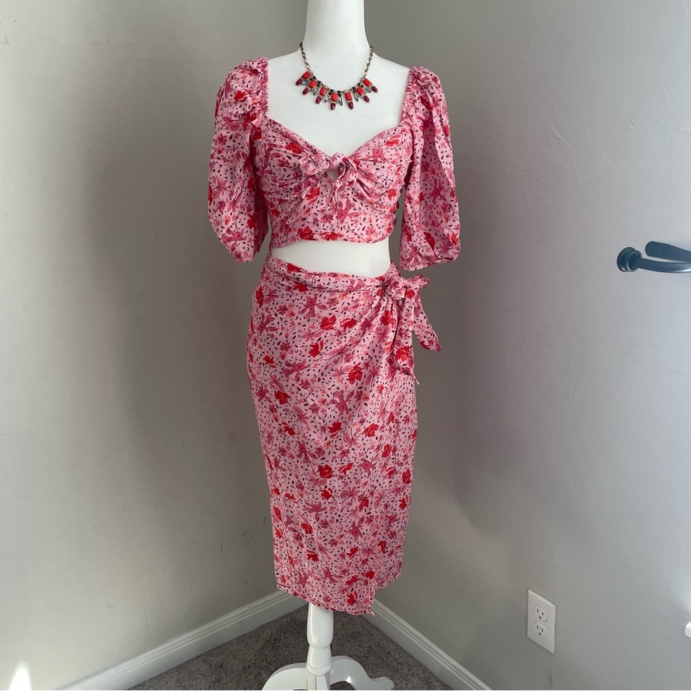H&M Linen Blend Pink Floral Cropped Top and Wrap Style Skirt Set Beach Vacation